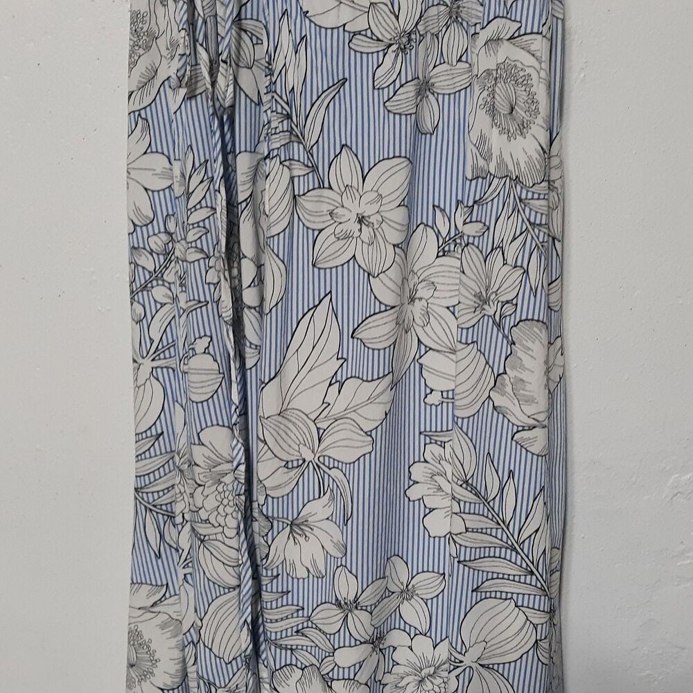Hem & Thread Blue and White Floral Maxi Dress - Picture 11 of 12